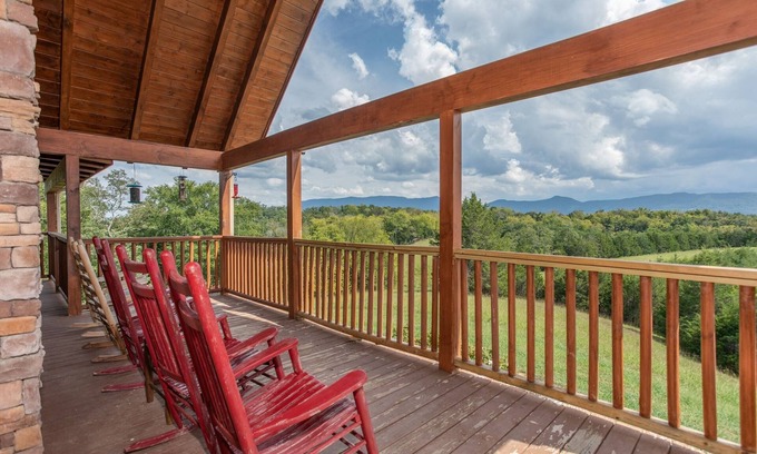 Sevierville Cabina | Private*On Douglas Lake w/access and dock*Dog(s) Welcome*