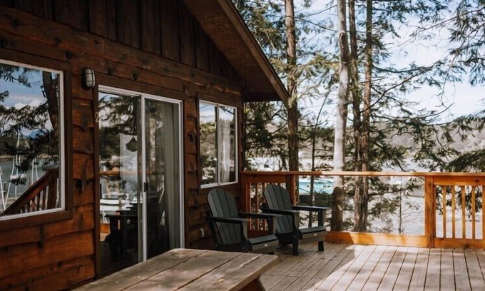 Regional District of Nanaimo Cabina | Private one-bedroom cottage with an ocean view