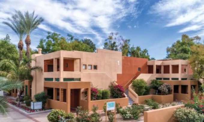 Paradise Valley Village Apartamento | Private One Bedroom Condo on Golf Course, free parking
