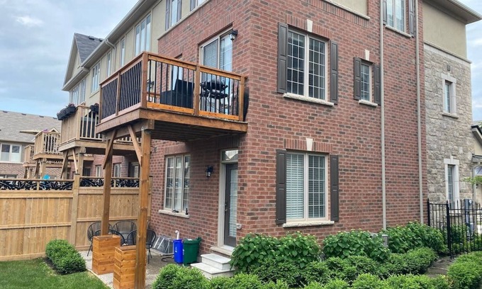 Oakville Casa | Private One bedroom Suite. B and B on main floor