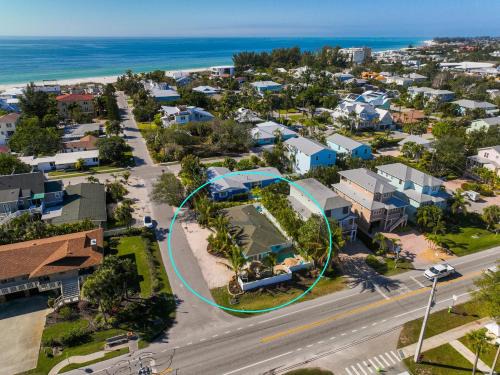 Holmes Beach Casa | Private Palms