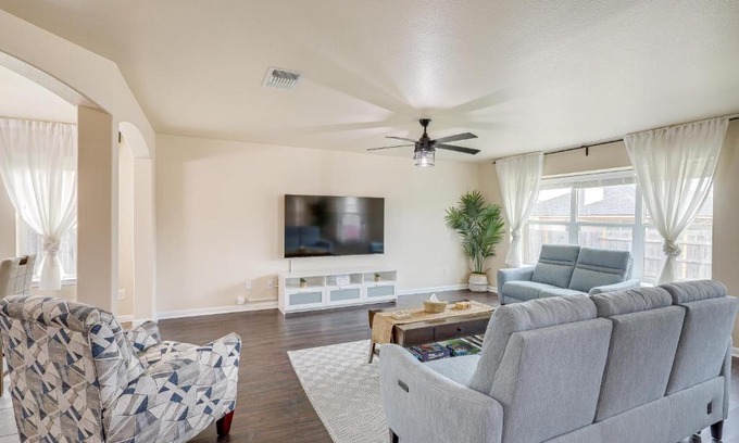 Killeen Casa | Private Patio Modern Killeen Vacation Rental!