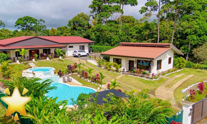 Chachagua Casa | Private Peaceful Villa near La Fortuna w/ Large Pool Perfect for Large Groups