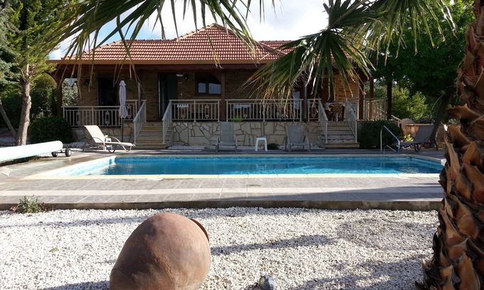 Anogyra Villa | Villa privada, cerrada y tranquila con piscina propia, wifi gratuito y amplios jardines