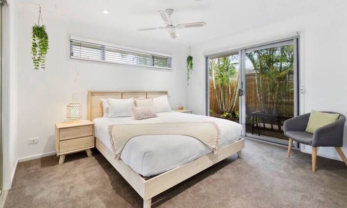 Parrearra Casa | Private & Peaceful Kawana Island Home