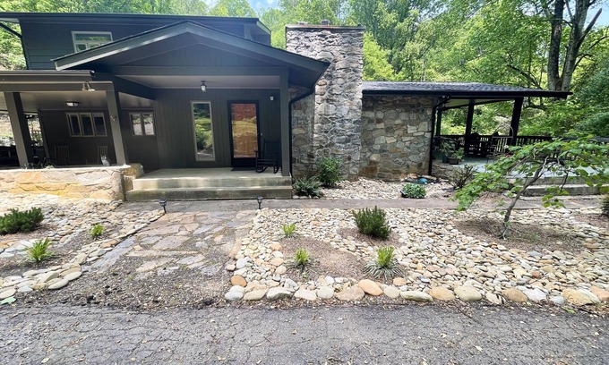 Waynesville Casa | Private, Peaceful Mountain Getaway next to a mini farm! Blue Rdge Pkwy close by