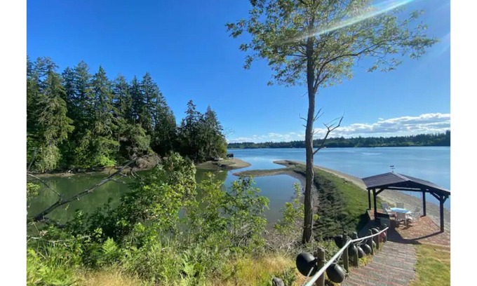 East Olympia Casa | Private Peninsula Waterfront Home by Nature Preserve