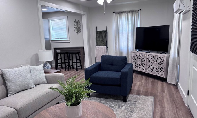 San Angelo Apartamento | Private & pet friendly 1-bedroom upstairs apartment in San Angelo