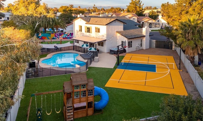 Santiago Casa | Pickleball Court, Movie Theater, PuttPutt, HotTub!