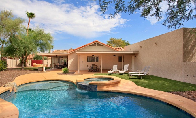 Buenavante Casa | Private Playground: Golf | Pool Table and Hot Tub!