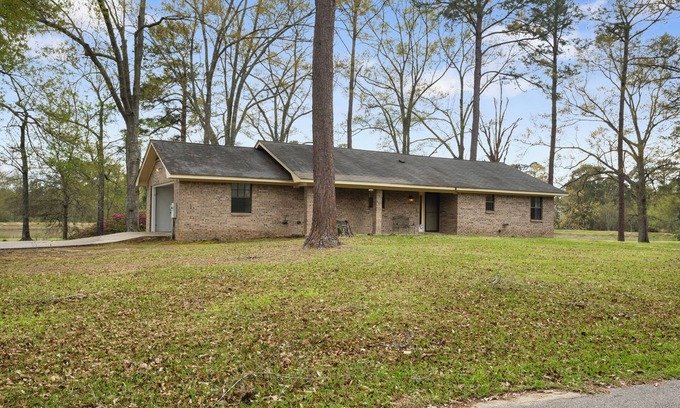 Hattiesburg Casa | Private pond, fishing, 2 bed 2 bath Retreat