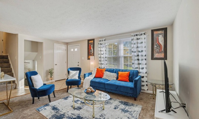 Waldorf Casa | Private pool. 3-bedroom house with 5beds 1kingbed,2fullbeds &2twinbeds. DC ,VA