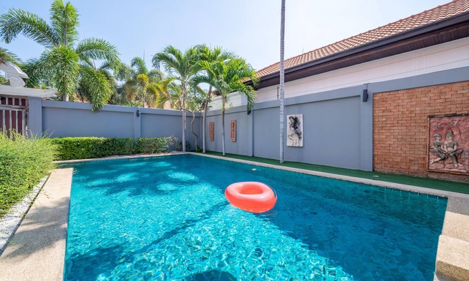 Pratumnak Hill Villa | Private pool 3BDR villa beach at 200m