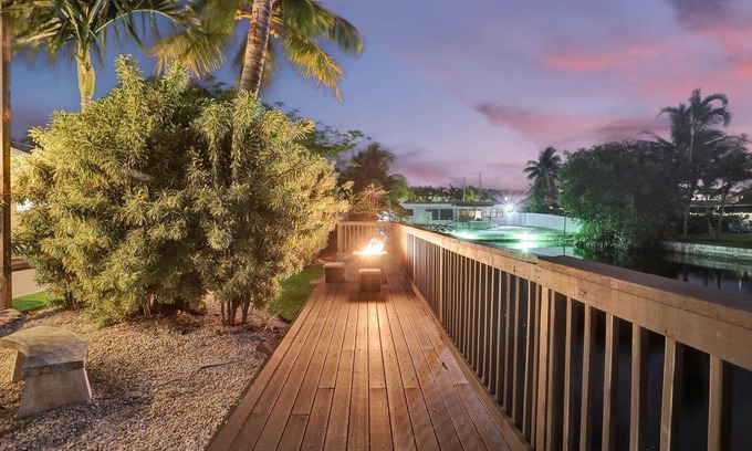 Hollywood Lakes Casa | Private Pool 3BR With Lakefront View