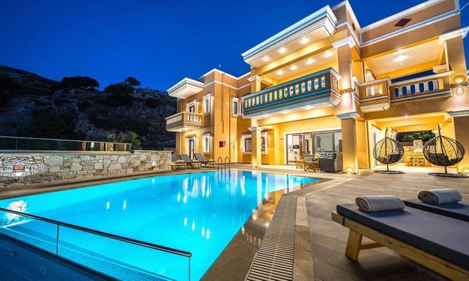 Platanos Villa | Piscina privada ★ 16 + duermen ★ 5 minutos a la playa de Falasarna ★ 7 hab. ★ Paseo al mercado y restaurante