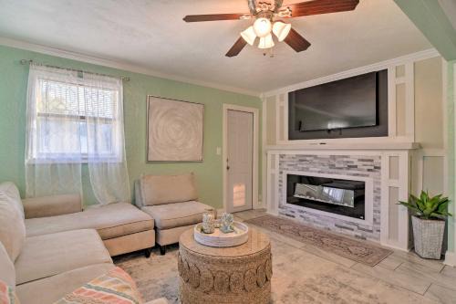 St. Petersburg - Clearwater Casa | Private Pool, 7 Mi to Spa Beach! Family Pastel Gem