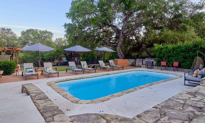Hudson Bend Casa | Private Pool and Hot Tub, BBQ, Walk to lake, 2 Masters, Bocce ball, Horseshoe