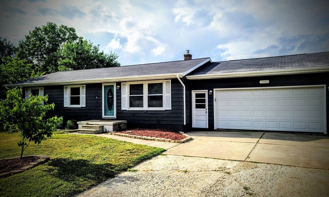 Birch Run Township Casa | Private Pool and Hot Tub Close to Frankenmuth