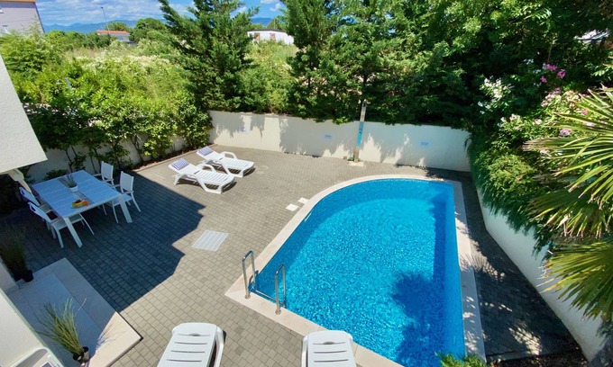 Silo Apartamento | Private pool and Mediterranean garden apt Mia