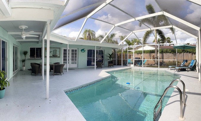 Palm River Estates Casa | Private Pool, Beach 5min.King Master Suite Walk2 Pickle Ball & Golf