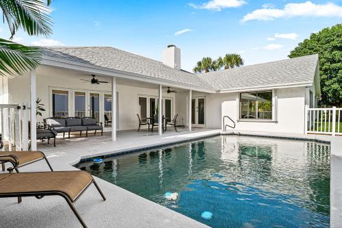 Palm Beach - West Palm Beach Casa | Private Pool Fire Pit, Stylish Escape Near Dt