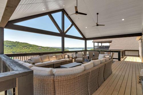 Hollister Cabina | Private Pool- Fitness Room- Golf Cart- Arcades- Expansive Decks- Elevator! Golf Car too!