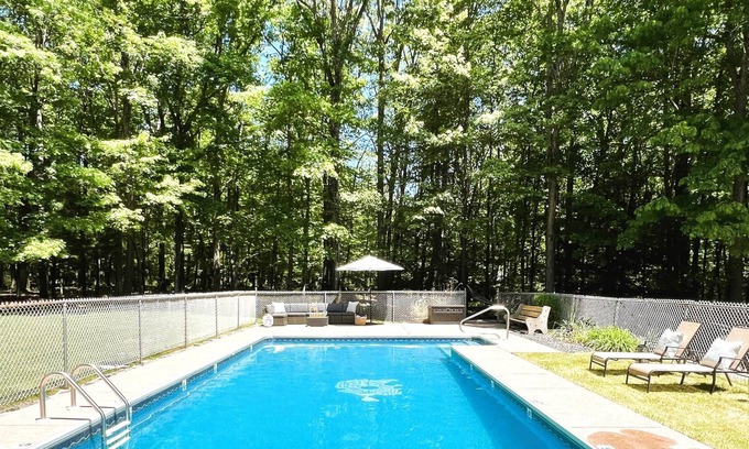 East Stroudsburg Casa | Private Pool/Hot Tub/Theater/Gameroom/Sauna/3KSQFT
