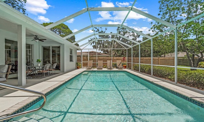 Trailer Estates Casa | Private Pool Home Hideaway in Palm Aire. Close to all Sarasota has to offer.