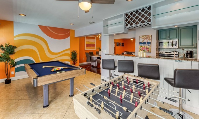Central Corals Casa | Private pool home & guesthouse with games / 2 miles from BEACHES