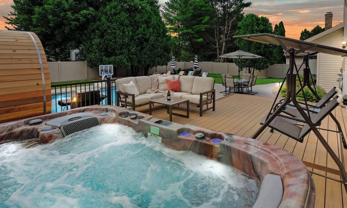 Sun Prairie Casa | Private Pool - HOT TUB - Sauna - Game Room - Pets