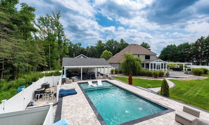 Lewes Casa | Private Pool Hot tub Fire Pit Beach House Sleeps 10