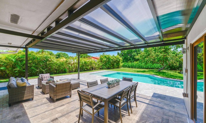 Olympia Heights Casa | Awesome 4 Bedroom House W/Pool @Westchester Miami