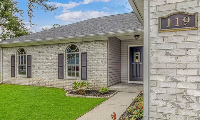 Surfside Beach Casa | Private pool lakefront estate in fantastic Myrtle Beach