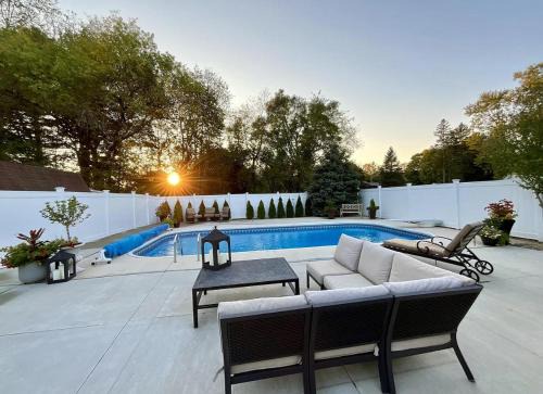 Fennville Casa | Private pool oasis - hot tub - great location