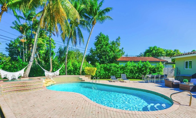 South Miami Casa | Charming House with Private Pool @Coral Gable