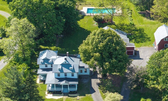Hillsdale Casa | ★Private Pool★ Spacious Historic 1850s "Bell House" @ Hillsdale, NY Town Center
