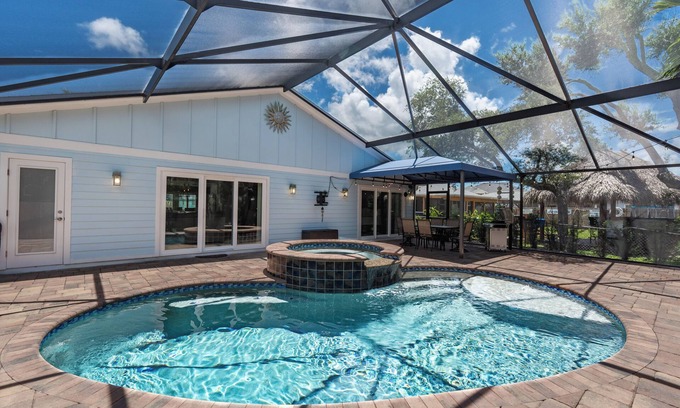 Fort Myers Beach Casa | ☀️Private Pool | Pet Friendly | Awesome Outdoor Spaces | My Happy Place☀️
