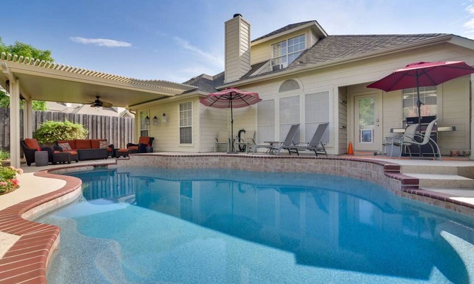 South Arlington Casa | PRIVATE POOL w/Full Amenities by BLD & Joe Pool LK