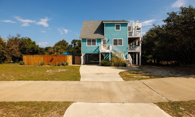 Corolla Casa | Private pool w/ heat available, hot tub, pet friendly, 5 min walk to beach!