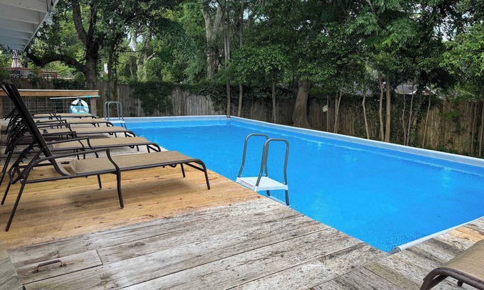 Mobile Casa | Private Pool & Yard! Mins to Dining & University