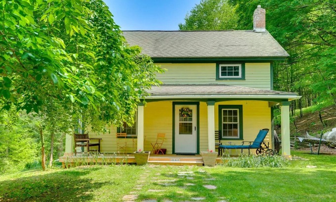 Milanville Otro | Private, Quaint 1870 Farmhouse