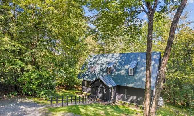 West Hartford Casa | Private Quechee Retreat w/ Deck & Games