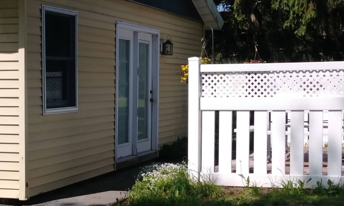 Skaneateles Cabaña | Private, quiet, cozy, 2 miles from lake village.