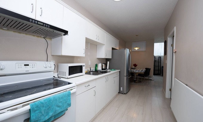 Dunbar Casa | Private & Quite 2 Bedroom Suite