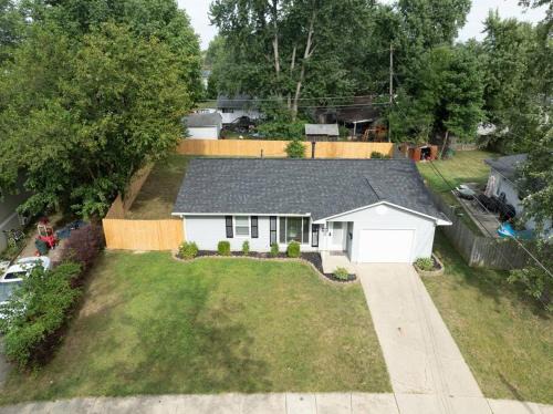 Royal Manor Casa | Private Ranch- Entire Home - Hot Tub - Pets & Kids Welcome - King Bed - Fenced Backyard - Free WiFi
