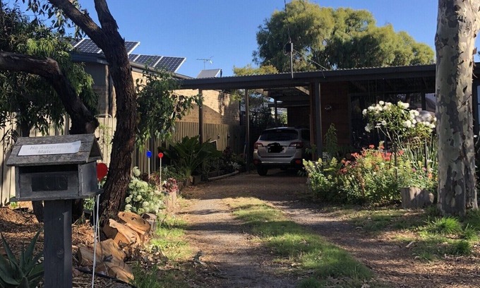 Ocean Grove Cabaña | Private renovated duplex cottage. Beach and shops, markets, parkland close by.