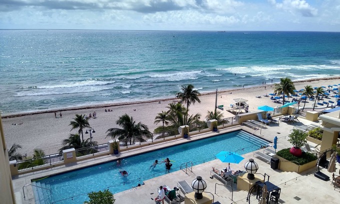 Central Beach Apartamento | Private Residences at the Atlantic Resort and Spa