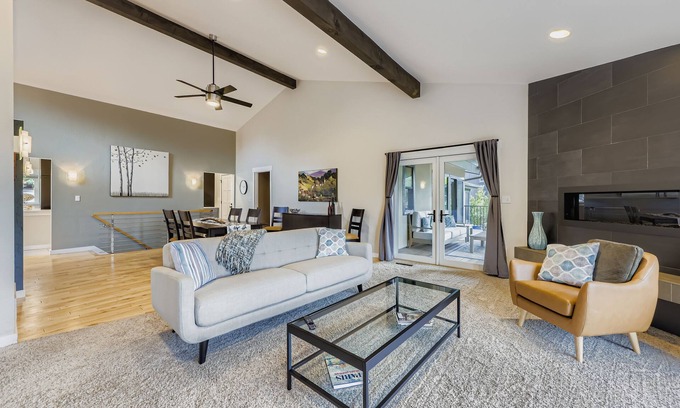 Ridglea Hills Casa | Private Retreat 4 BDR Near Baseline Reservoir