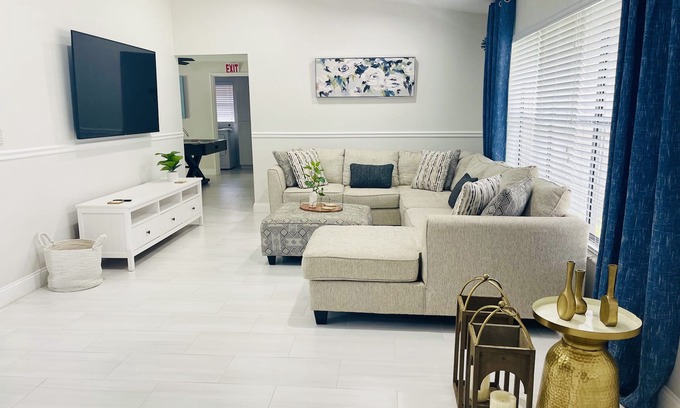 Tamarac Casa | Private Retreat+Fast Wi-Fi+12m~ Beach+Game Room+Golf+6m~Sawgrass Mills Mall