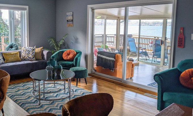 Prince Edward Casa | Private Retreat Home in Picton Bay - Lake Ontario
